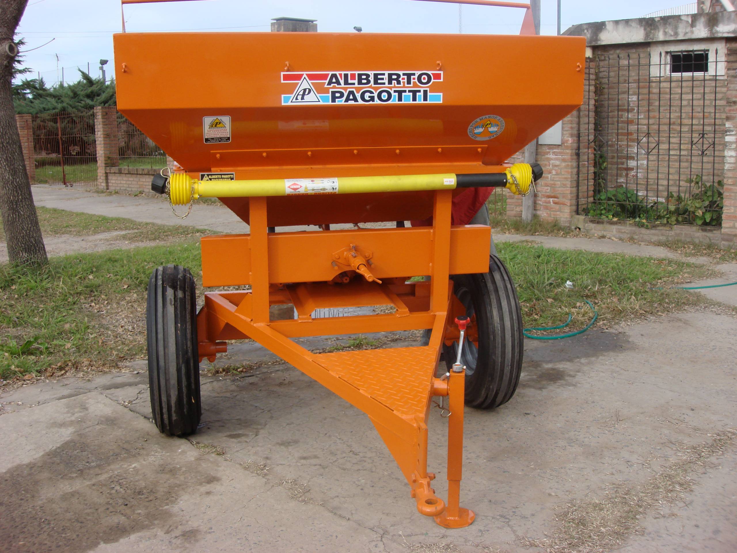 Fertilizadora 3000kg. - Imagen 4